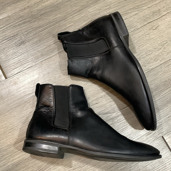 Aquatalia Adrian Black Leather Weatherproof Round Toe Chelsea Ankle Boots size 9 main image 9